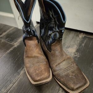 Boys 6 cowboy boots